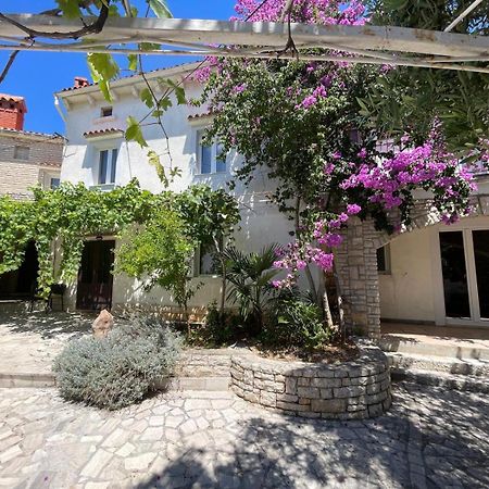 Villa Giulia Ližnjan エクステリア 写真